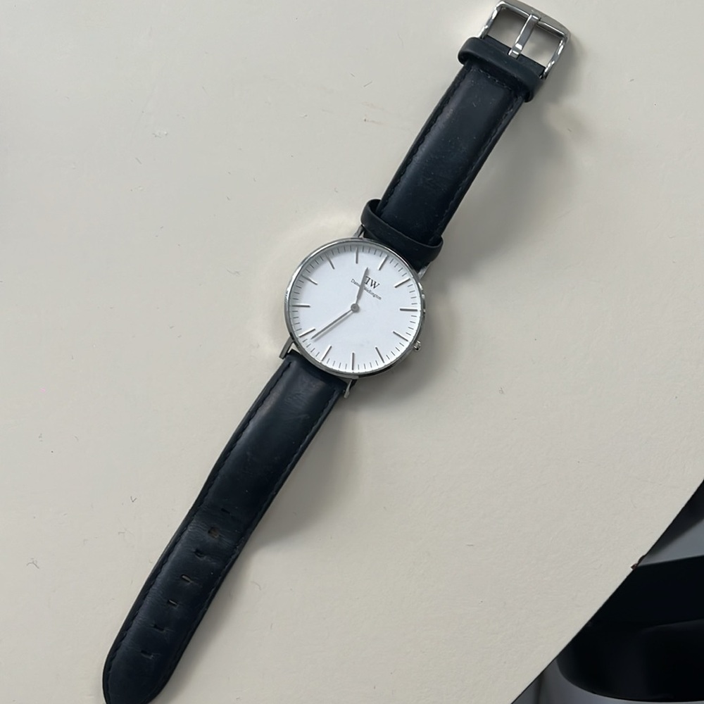 Daniel Wellington Watch - Picture 3 of 3